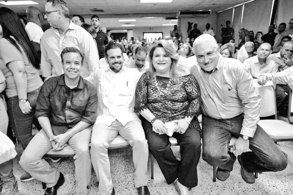 CaminoAlNuevoPR's tweet photo. #RicardoRossello y el #PNP🌴 NO merecen cuatro años más en el PODER. Su incapacidad, insensibilidad e irresponsabilidad con el PUEBLO puertorriqueño son la ENSEÑANZA para DERROTAR al mal gobierno en el 2020. #PRNoEstaEnBuenasManos #PRSigueIgualConElPNP https://t.co/pDSC97wHIN