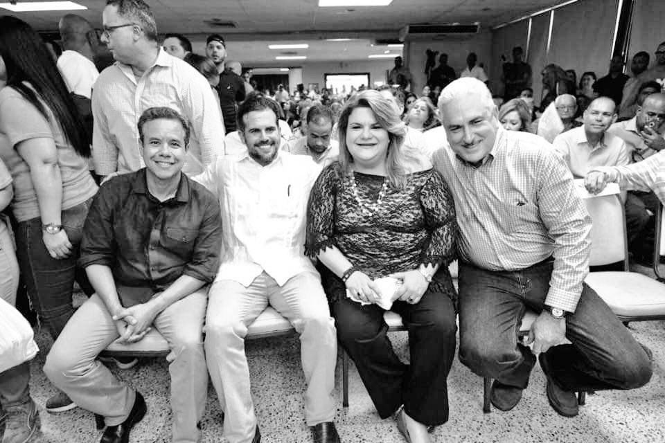 CaminoAlNuevoPR's tweet photo. #RicardoRossello y el #PNP🌴 NO merecen cuatro años más en el PODER. Su incapacidad, insensibilidad e irresponsabilidad con el PUEBLO puertorriqueño son la ENSEÑANZA para DERROTAR al mal gobierno en el 2020. #PRNoEstaEnBuenasManos #PRSigueIgualConElPNP https://t.co/pDSC97wHIN