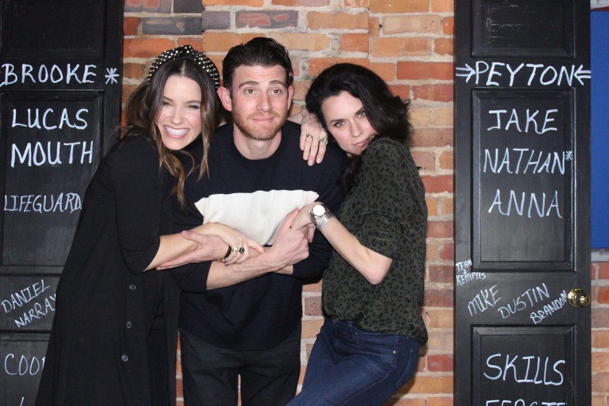 VanCamper_'s tweet photo. Eu amo minha família #othcast 💜 https://t.co/do6J66HF0m