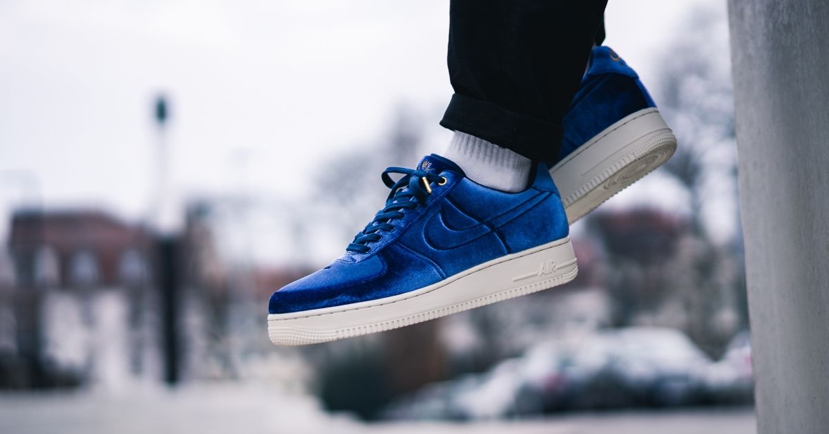 Anzai mild opbouwen Sneaker Myth on Twitter: "ad: Nike Air Force 1 Velour 'Blue Void' In Stock  At Select Retailers 43 &gt;&gt; https://t.co/XQcyxyTRIb 5P &gt;&gt;  https://t.co/O6FRy9fmDW https://t.co/PlpqRr9wBu" / Twitter