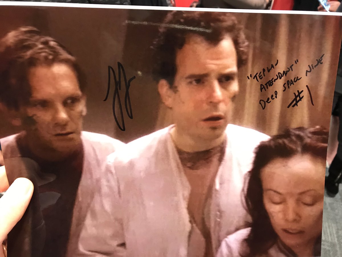 At conventions fans know your whole career but this was a first: signing a pic from #StarTrek : Deep Space Nine #Pensacon2019 #pensacon19 #PensaCon #pensacon2019