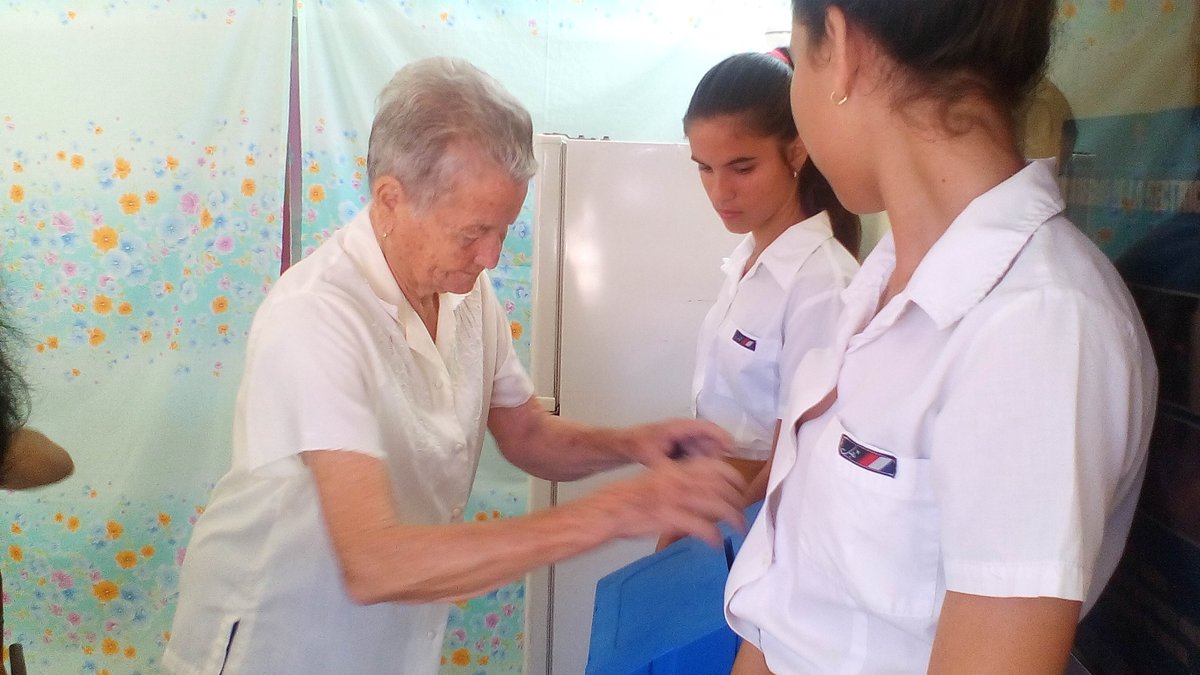 #PoderPopularSandino #SomosCuba En el colegio 1 de la circunscripción 3 los electores presentes dando el SÍ por la Patria