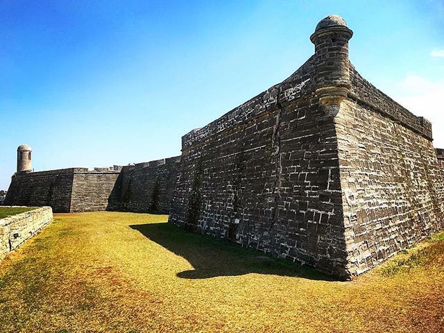 NP_Geek's tweet photo. Florida has a lot of discoveries for a National Park Geek. Go find your park like Castillo de San Marcos. •••••
Thanks to Jeff @adventurekid56 for the history. —-- Always one of my favs 🏰🌴
~ Castillo de San Marcos
.
.
#smallparksaturday #staugus… https://t.co/fgzs2FtGWb https://t.co/84cFRL2LpK