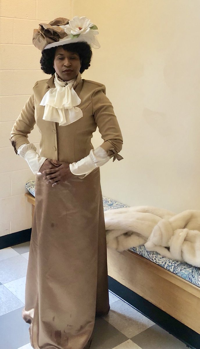 ShemikaBerryART's tweet photo. Me as Madam CJ Walker an extraordinary woman in history. #millionaire #MadamCJWalker #BlackHistoryMonth2019 #BlackHistory #history #blackhair #WomeninEntertainment #womeninhistory #blackactresses https://t.co/ikgITsVYtM