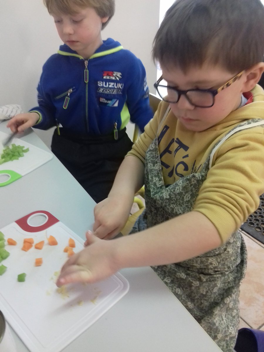 FionaEgan2's tweet photo. What an absolutely wonderful day we had last Thur @ Cloughan Farm&amp;Cookery School with these absolutely wonderful little hearts.
.
.
.
#KidsCookeryClasses #OnTheFarm #CloughanFarm #Abbeyshrule #Longford #CookerySchool #CookeryClasses #LifeSkills #HandsOn #BakingClass https://t.co/G2mV3IXDmK