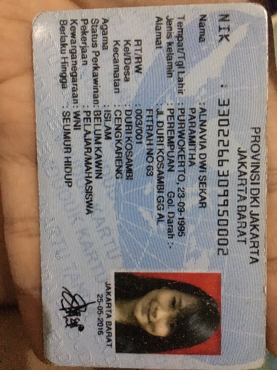 gitanatasya's tweet photo. Ni cewek banyak gaya, tukang Tipu! 

Anyone who knows this person please info me!

Namanya Alnavia Dwi Sekar Paramitha.
Gw beli 3 tiket regular Lalafest sm org ini, pas hari H di loket penukaran tiket ternyata panitia bilang udh bebrp org tuker atas nama dia dgn tiket yg sama. https://t.co/0Ns0DX2KjY