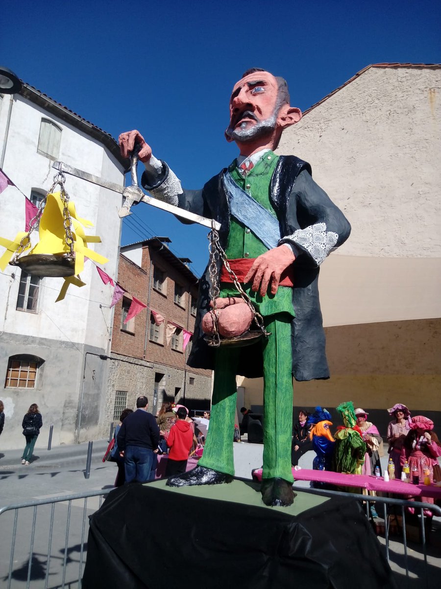 domeneguits's tweet photo. Ja sabem a qui cremarem a Ribes.
FOC AL RÈGIM
#santatruja https://t.co/1H1xMEGAti