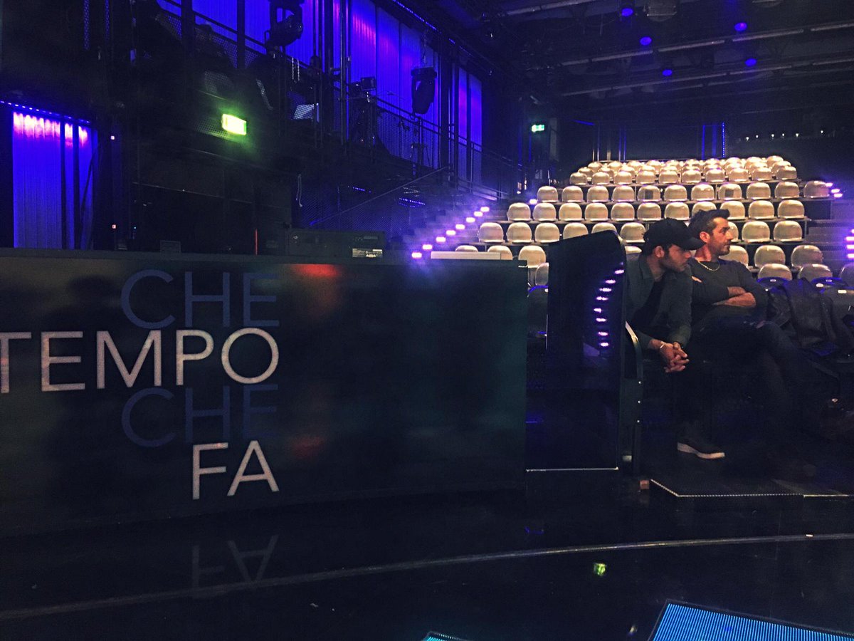 daniesilvestri's tweet photo. Che Argento che fa

#chetempochefa #stasera https://t.co/tCSEVZ2e3V