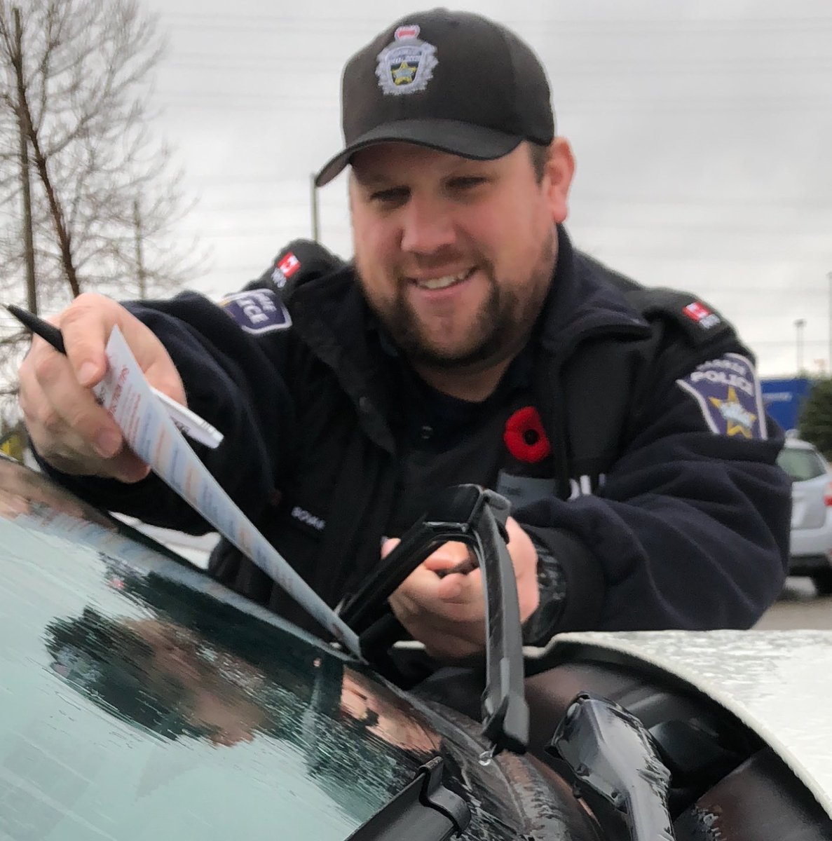 #BarriePolice are asking the public to take note of the changing weather conditions today and tomorrow as you travel throughout <a href="/cityofbarrie/">The City of Barrie</a>. Strong winds could bring down trees and power lines. Now is the time to secure any loose objects around your home. #OnStorm <a href="/alectranews/">Alectra</a>
