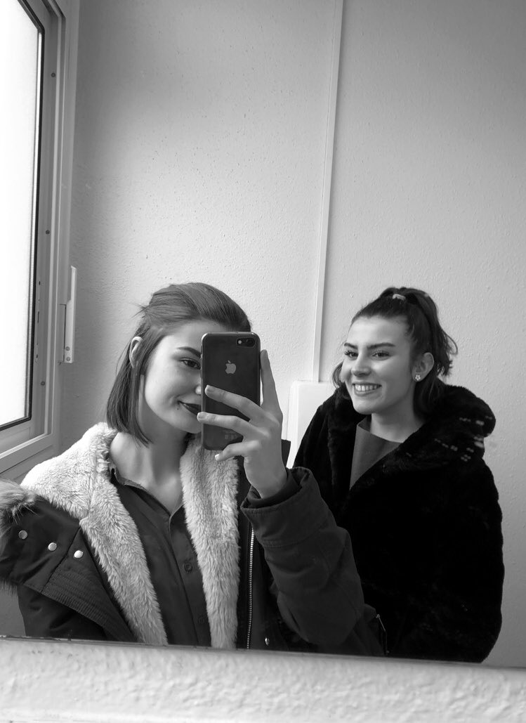 gwen_szr's tweet photo. #postyourbestfriends en noir et blanc 🥰 https://t.co/cAaRUMxgHb