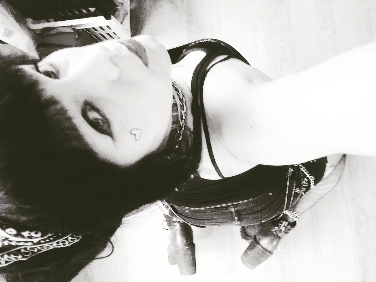 MidniteTrans's tweet photo. Admit it, you need a punk rock princess in your life https://t.co/lWuw8ST7Z1