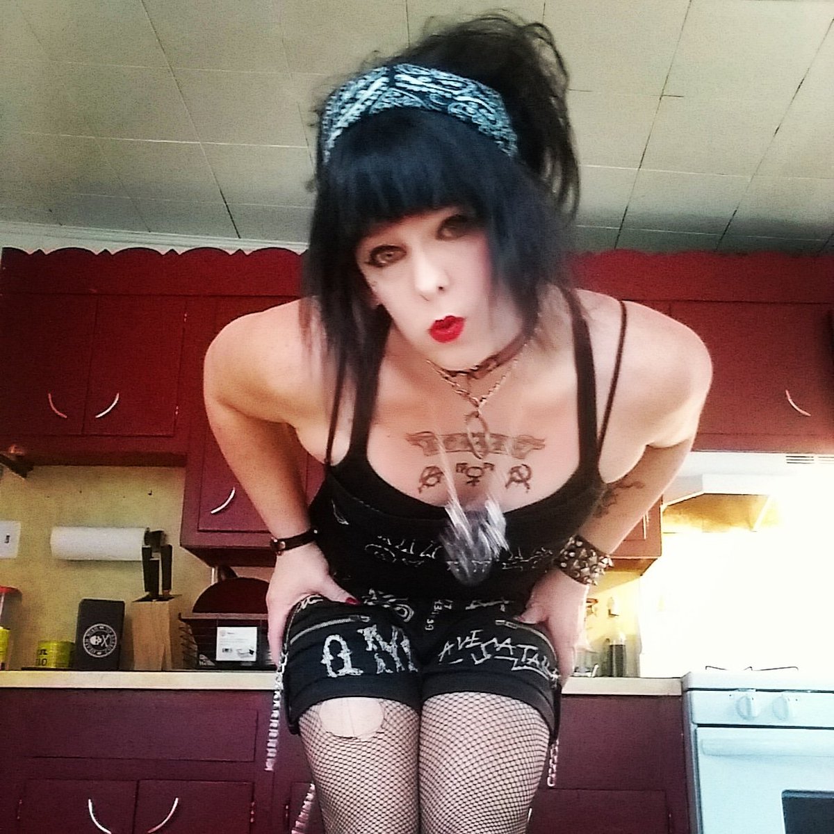MidniteTrans's tweet photo. Admit it, you need a punk rock princess in your life https://t.co/lWuw8ST7Z1