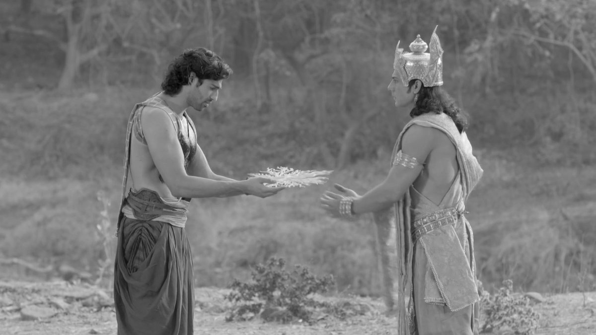 kittukidhun's tweet photo. #KarnSangini Epi84 Moment:
•Maha Daan•
~Here's the begger King of Gods Indra 4 Karn's Kavach-Kundal to save his son Arjun's a$$
~#Karn recognises him but still gives away his Kavach-Kundal like the Daanveer that he is
~#Uruvi brokers with Indra🤦🏻‍♀️
#AashimGulati #TejasswiPrakash https://t.co/KOCcycUIbV