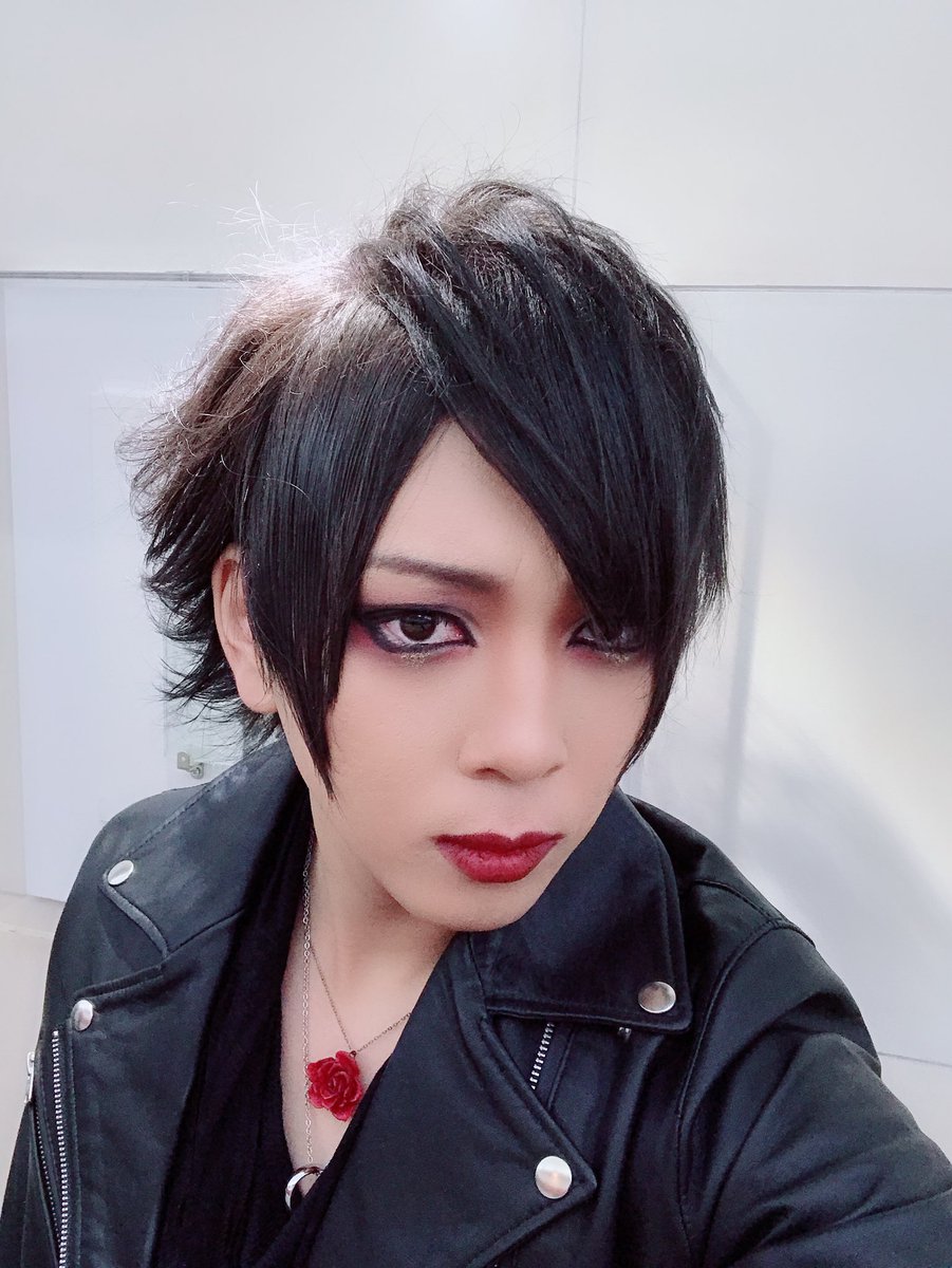 6strings_ryo's tweet photo. 今日はホリデー新宿ありがとうございました！次のライブではもっと良いパフォーマンス出来るように頑張ります〜 https://t.co/zveLoTEFV0