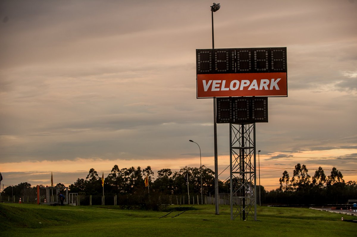 StockLightBR's tweet photo. Lembrete: a #StockLight volta em 7 de abril com corrida no Velopark-RS! 🏁 https://t.co/ecwHzOG1jS