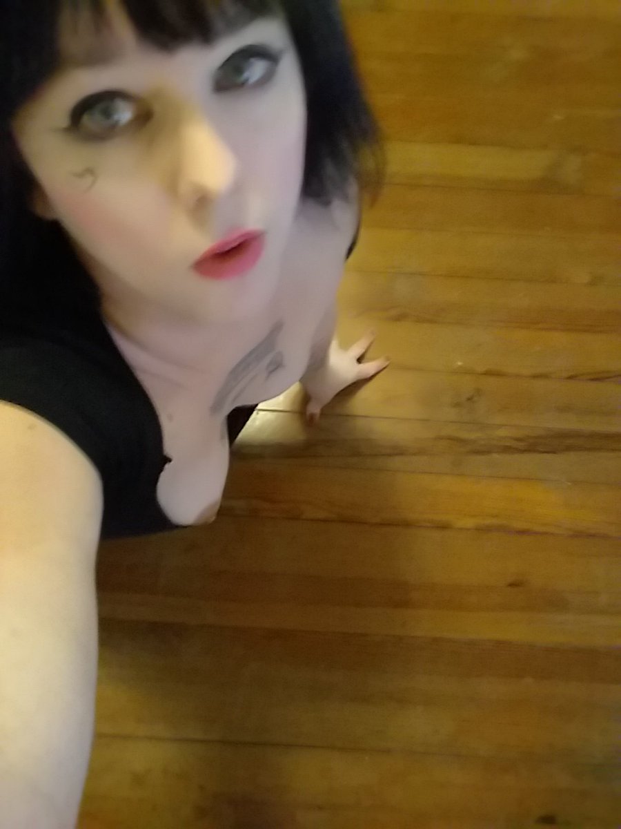 MidniteTrans's tweet photo. Hormones done me good https://t.co/AwGypq0Od3
