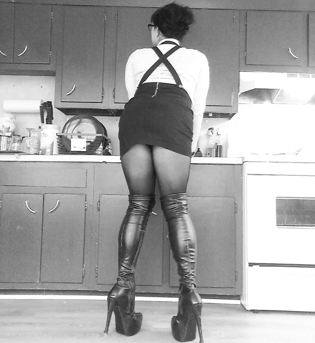 MidniteTrans's tweet photo. Shy but slutty counts as an aesthetic, right? https://t.co/NRWCNWYoca