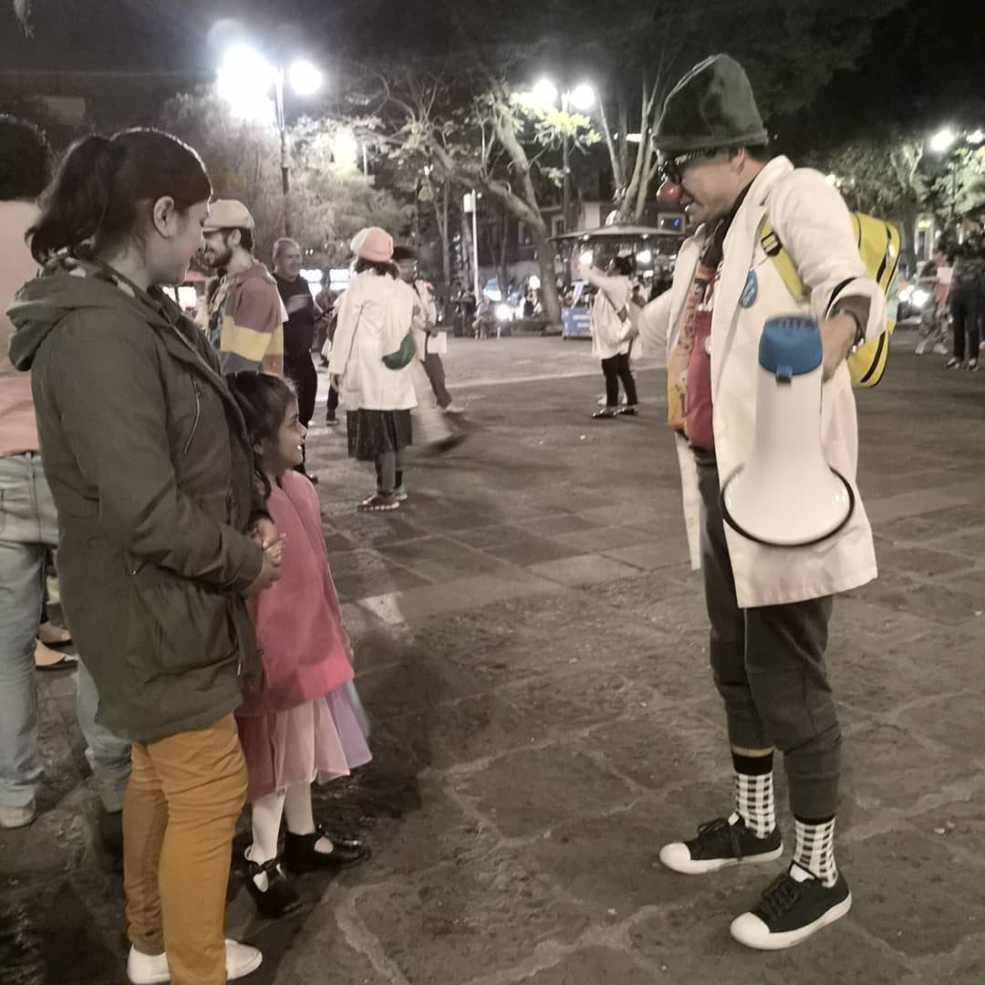 Doctorpayasoac's tweet photo. En el marco del #clowntrip en México, se unen el Instituto Gesundheit de Patch Adams y Doctor Payaso AC #flashmob2019 #Coyoacán
#soytotalmentepayaso #felicidadquesirve #somosmedicina #sanarconamoryalegría https://t.co/pFr1drdv4W