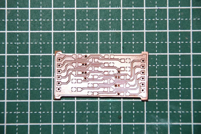 wcinp's tweet image. 疑似ニキシー用のチップLED基板を使って作ってみました。DesignSparkPCBでパターン設計しCNCで切削です。使用したLEDのサイズは0805です。ヒートガンを使って半田ペーストで半田付けしました。
#DesignSparkPCB #FlatCAM #GrblControl #CNC #疑似ニキシー
piclabo.blog.so-net.ne.jp/CncNixieTube005