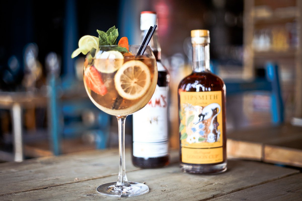 BurgerBubbles's tweet image. Sunny Sunday's call for one thing... PIMM'S! 🍓🍋😍 #ItsNeverTooEarly #BasicallySummer