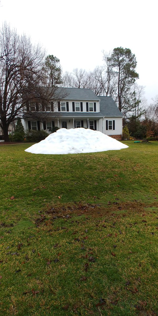 MidloSnowMaker's tweet image. What a sad sight by this time of year I shouldn't be able to see my house #winterfail