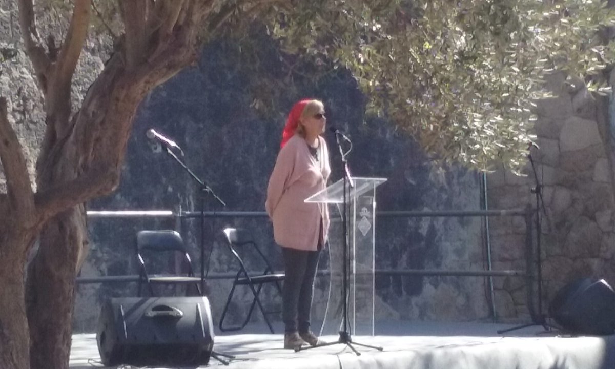 Avui al memorial del centenari de Palma
"En aquest indret, entre 1936 i 1943, foren enterrades prop d mig miller de persones assassinades x la repressió franquista
Q el seu compromís x assolir un món millor, més just i igualitari no caigui mai en l'oblit"