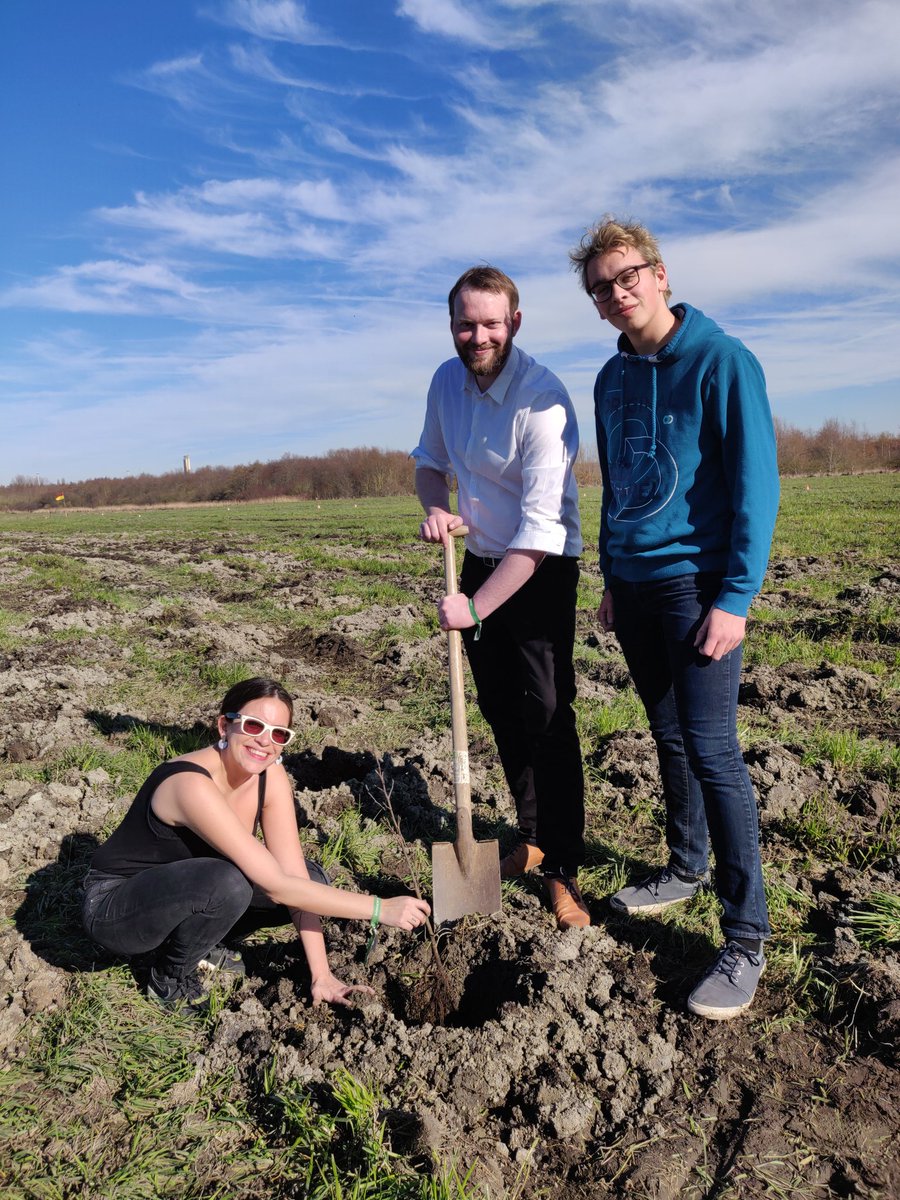 JGMiddenkust's tweet photo. Bomen planten in het stadsrandbos 💪💪 https://t.co/xxmONEVc6Z