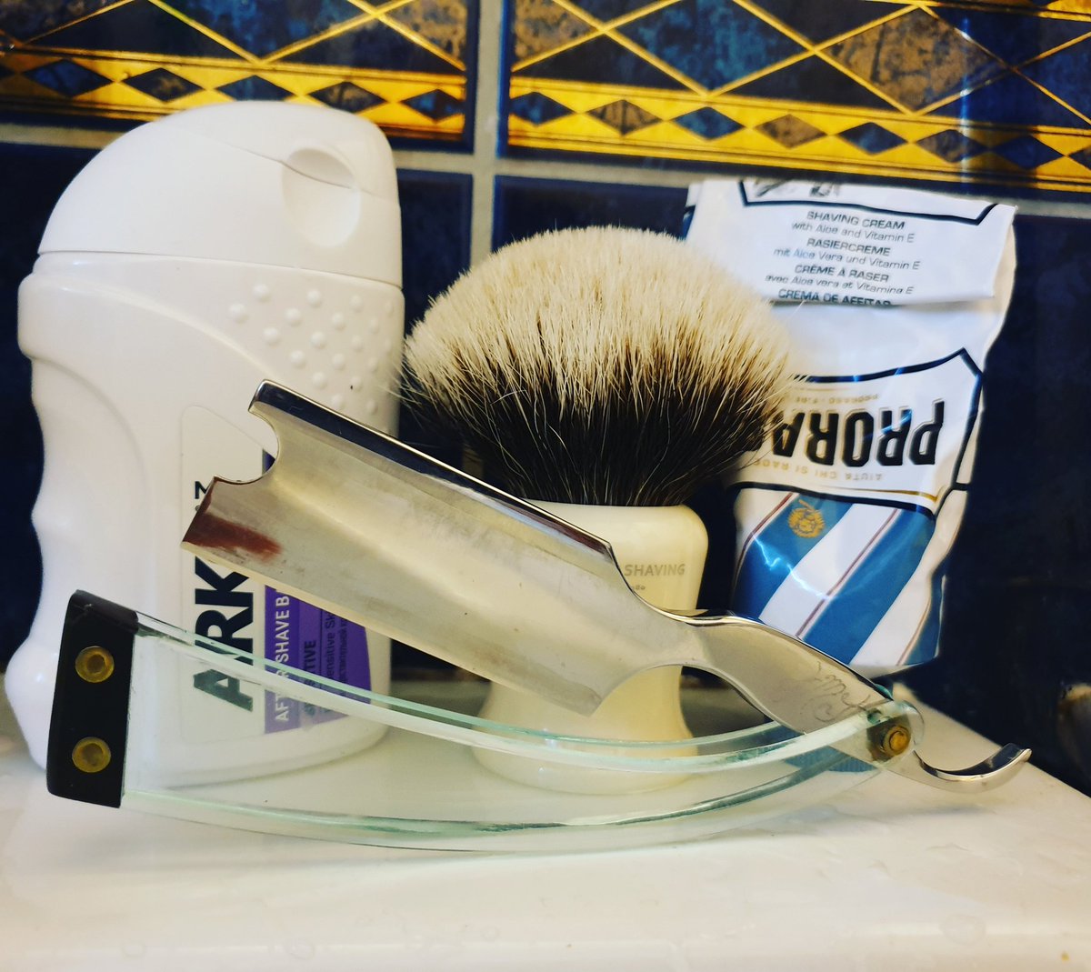 shave7razor's tweet photo. #SOTD #quickShave #faceshave #straightrazor #custom #JMG #jmgsteelworks #proraso #arko #maseto #badger #wetshaving #shaving #shave #wetshave #wetshavers #weekend #sunday #shavelikeaman #smooth #Norway #shave7razor #allwetshavers @shave7razor #Oslo #postshave @Allwetshavers https://t.co/W5JFGo9qSu