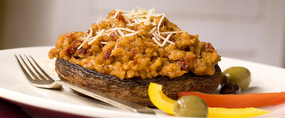MushroomCouncil's tweet photo. Your next stuffed portabella needs this tomato risotto from @TomatoWellness. These #shroommates are full of umami flavor! https://t.co/JwiWuis5le https://t.co/B4yRKyxx2l