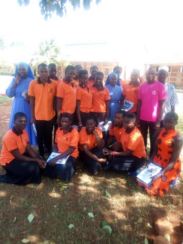 VisionInHope1's tweet photo. @VisionInHope1 with our students at Bishop Stensera Vocational School in #Kalungu district https://t.co/QjZxaxVKVm