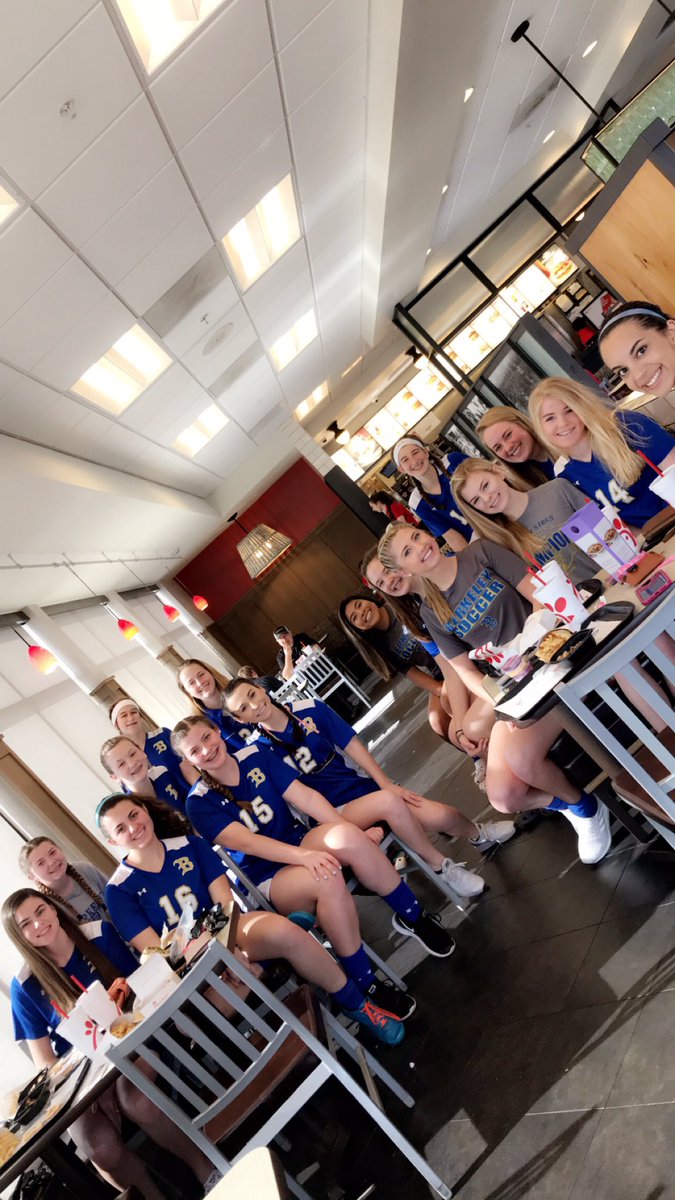berkeleywsoccer's tweet photo. Thank you to @cfamonckscorner for paying for our pregame meal !!! 💙💛#soccerszn #berkeleystags https://t.co/ryc7Iq9I8L