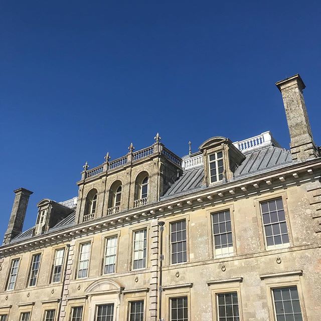 ecomodernstudio's tweet photo. The skies over @ntkingstonlacy today. No touch ups, just blue skies and people picnicking all over the lawn. I think everyone is ready to press the fast-forward button for Summer now right?!
.
.
.
#nationaltrust #kingstonlacy #dorset #sunnysunday #childh… https://t.co/fC7qiTyLDv https://t.co/SjNdKmemi9