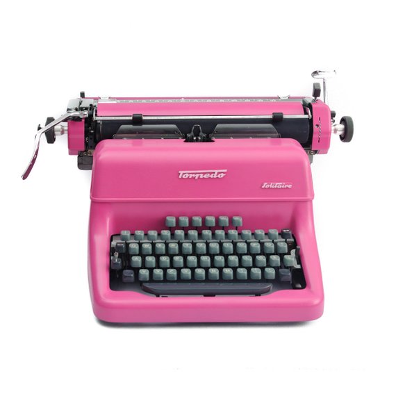 This #TorpedoSolitaire Pink #typewriter would make a fantastic gift for any writing enthusiasts marrying soon!  😍 qoo.ly/vn3di #pinktypewriter #retro #vintage #vintagegift #vintagehomeware #retrohomeware