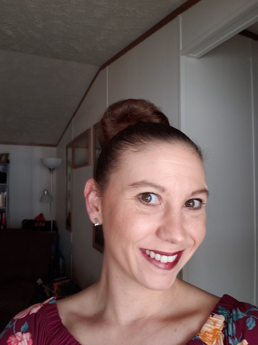 losingminddaily's tweet photo. I used to sell makeup. Now I wear it twice a year...like riding a bike!ππ #moveoverbeyonce #mommasback #6monthtilithappensagain #momlife #cantmakeaduckface #orapout π¦π¦ https://t.co/pVDZSVJc93
