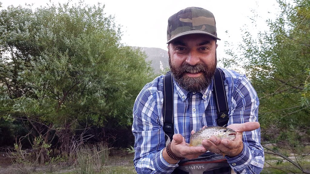 Matapiojoangler's tweet photo. Congrats @gonzalo_greene for your first Trout with Fly Fishing.
.
.
.
.
#chile #patagonia #matapiojolodge @matapiojoanglers #flyfishing #myfirstfish #glamping #outdoor #fishingtrip #fishingday #simms #orvis #sageflyfish #rioproducts #travel #adventure #browntrout #photooftheday https://t.co/aHB7Miqxz3