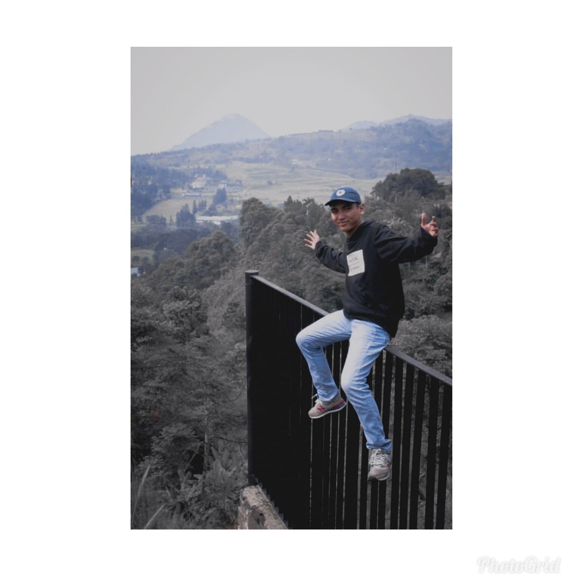 Bersembunyi dibalik senyum palsu itu sulit, Tapi kalo lu masih punya temen yg care dan selalu ada buat lo pasti tersenyum dibalik rasa sakit itu terlalu mudah :)