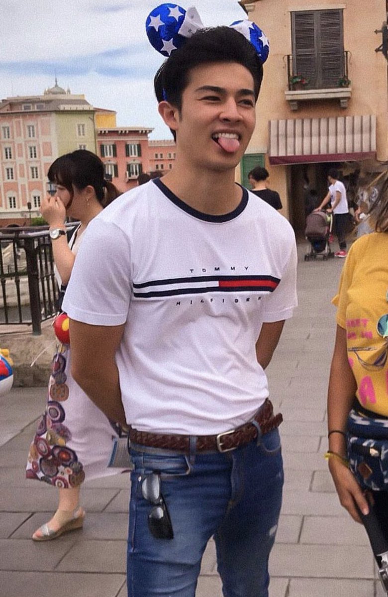 WITHKIM131's tweet photo. So if ur filo and watch pbb then u defs know this guy. Anyways, so ive posted this 2 pics of andre brouillette on my ig story and all my filo friends who actually dont watch pbb at all keeps replying “uuyy sino yan?” “Potential bae?” “san mo sya nahanap 😍” like 😂😂 if only... https://t.co/Y8ILZBiV75