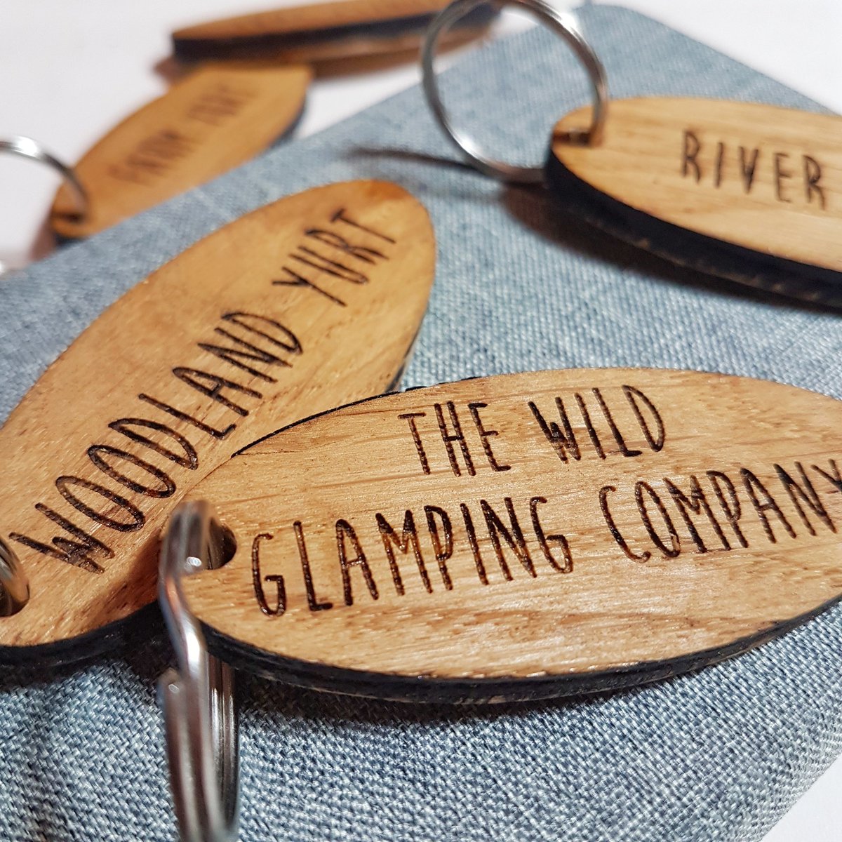 TheKeyringMaker's tweet image. Our oak engraved keyrings come in lots of shapes &amp;amp; sizes! Take a look at these oval Campsite keyrings, just perfect for a rustic Woodland setting! 

SHOP ➡ bit.ly/2mpUZTu

#camping #campsite #glamping #yurt #shepherdshut #camp #hotel #bedandbreakfast