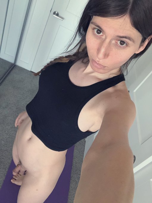 Morning stretch ^.^ https://t.co/iZ3n5QsPPu