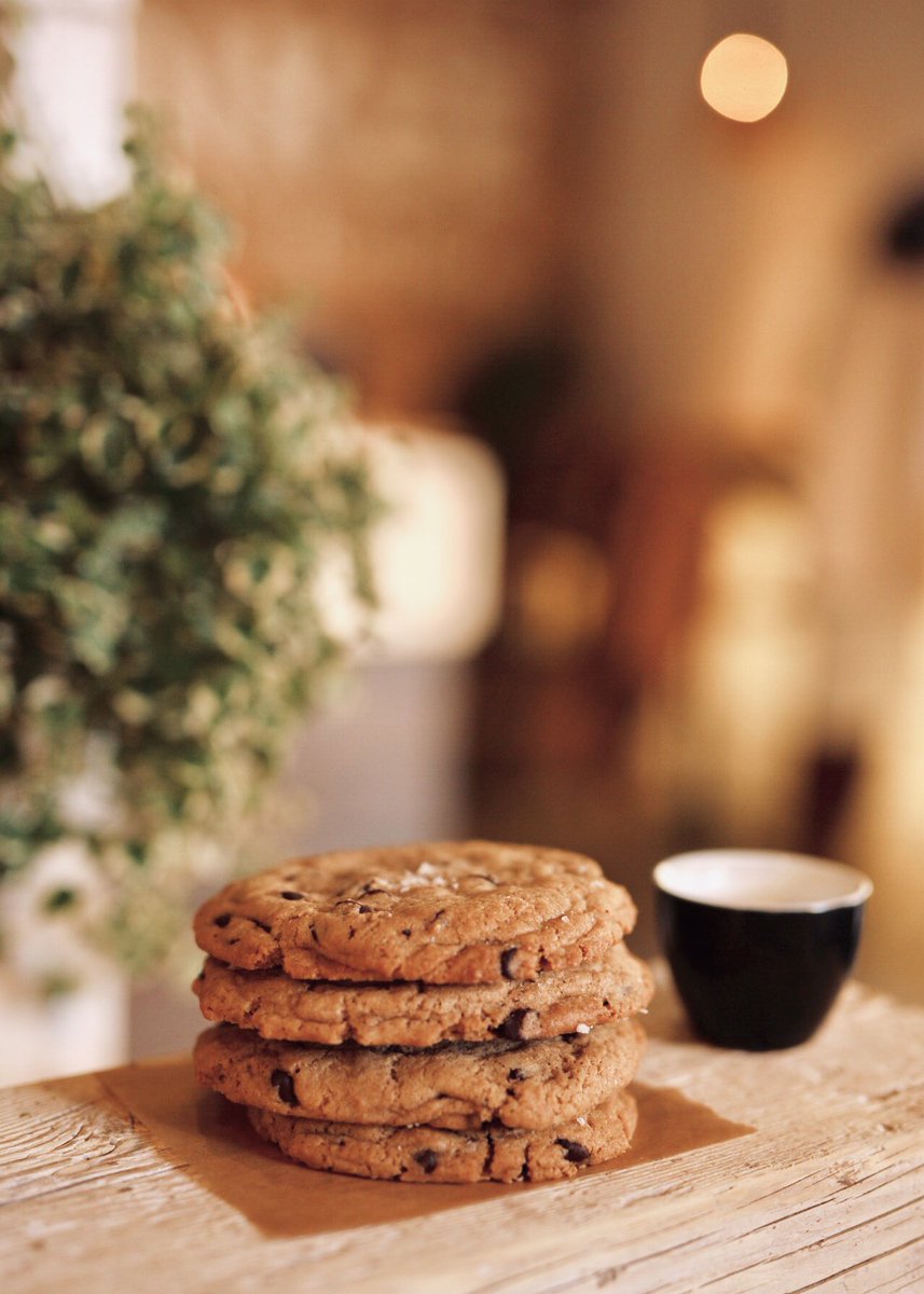 Cookies de chocolate con sal ahora GRANDES 🔥 y servidas muy calentitas😵🤤 #cookiesrevolution #cookies #handmade #monkeekoffee #specialtycoffee