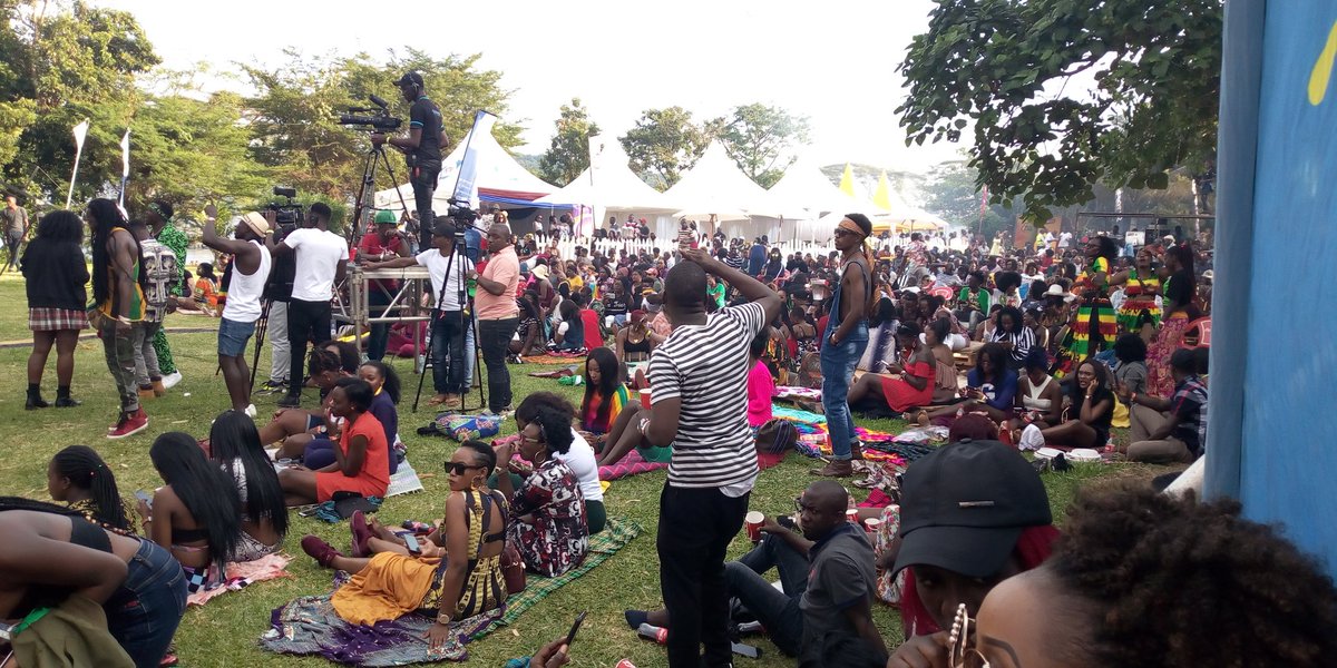 Chano8Mag's tweet photo. Live: We are still at Jahazi Pier for #RoastAndRhyme and its a full house now as #JanziBand prepares to come on stage next after the Roots Worriors did their thing. It's the #ReggaeRaggaNyamNyam edition #SwangzAvenue #BuzzEvents #CocaCola https://t.co/toNNo7eK9Z