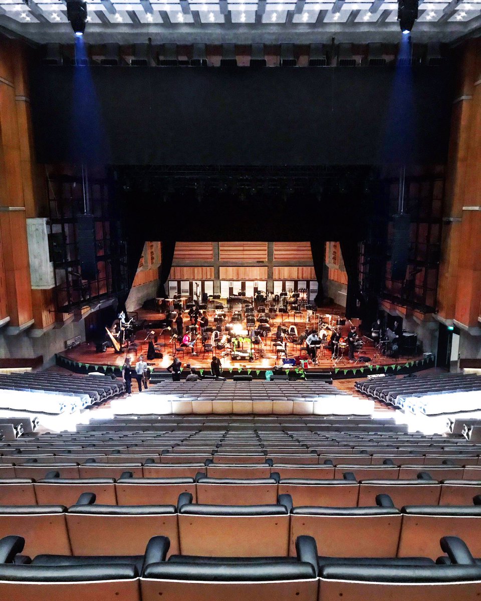 CalyssaDavidson's tweet photo. just played THE MOST fun gig with @sueperkins & the @orionorchestra at @southbankcentre‘s new @queenelizabethhall. ain’t she a beaut! ✨😍🎻🤩 thanks, @MaryleboneFest! ❤️ now, can we do it again, please? 🕺
#sueperkins #queenelizabethhall #noisynotes #orionorchestra #concert https://t.co/EdnJ9TDHA6