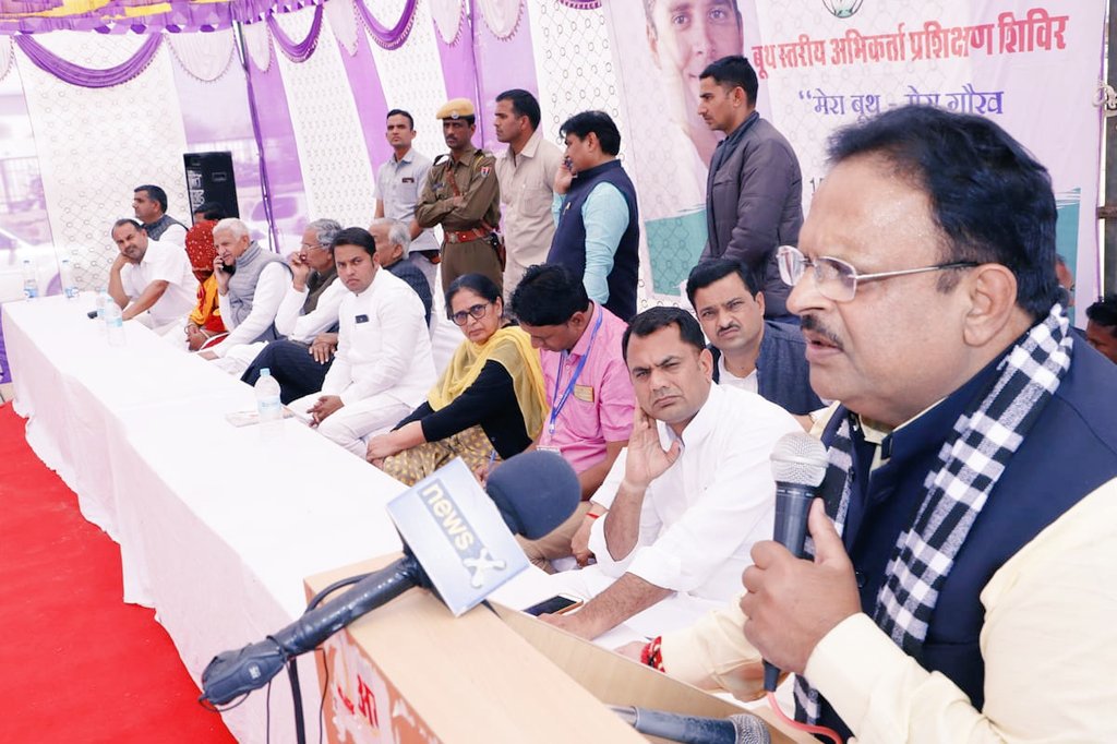 _Muzammilbhati's tweet photo. सीकर जिले के फतेहपुर क्षेत्र के रोलसाहबसर में सामुदायिक स्वास्थ्य केन्द्र में 4 करोड़ रूपये की लागत से बनने वाले भवन निर्माण का शिलान्यास माननीय चिकित्सा व स्वास्थ्य मंत्री @RaghusharmaINC जी के कर कमलो द्वारा हुआ! साथ मे शिक्षा मंत्री @GovindDotasra जी व कांग्रेस नेता साथ रहे! https://t.co/ngWbvERrWo