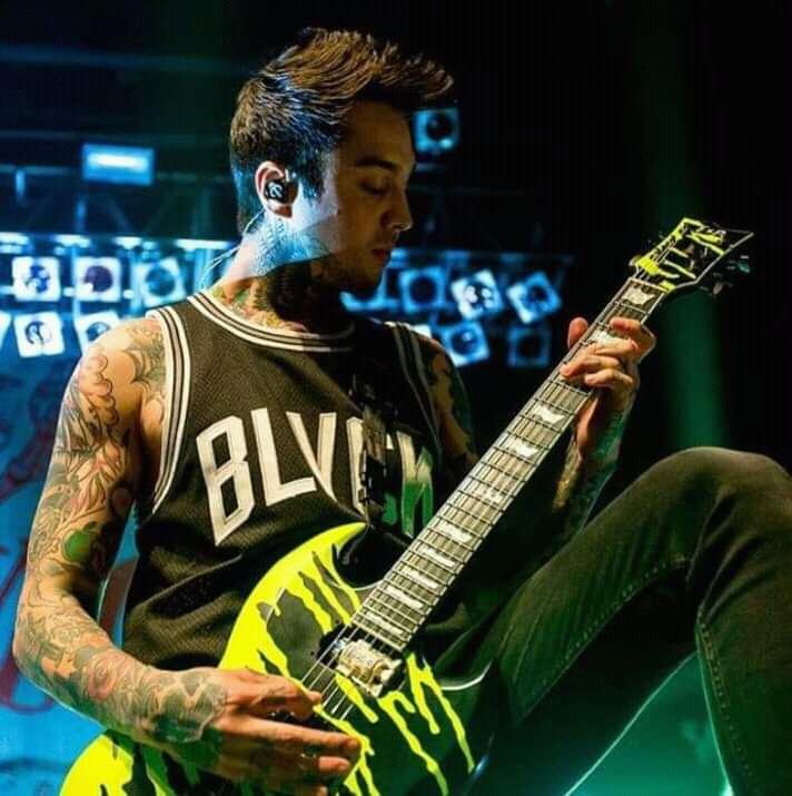 Happy Birthday to the 2015 APMA\s Best Guitarist, Tony Perry of PIERCE THE VEIL!!! Long live baby!!! 