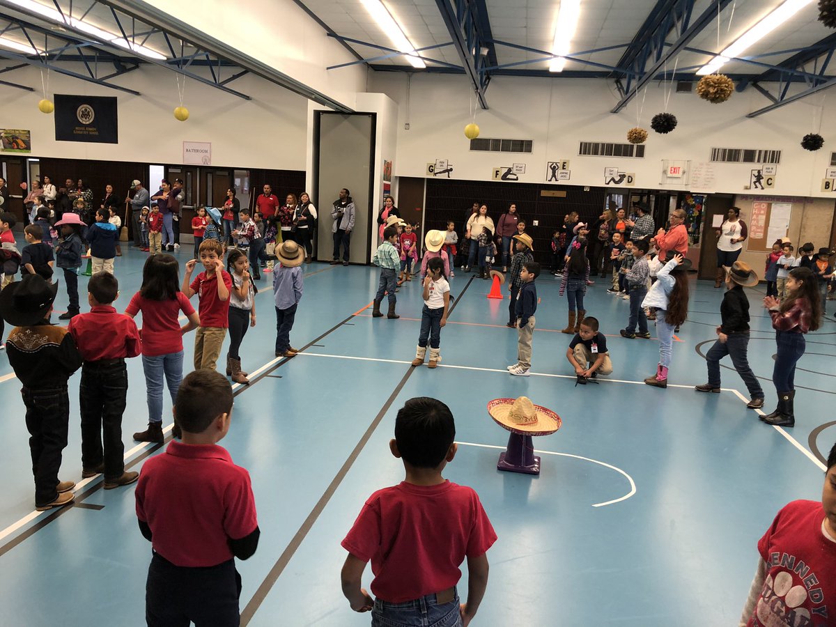 FirstRom's tweet photo. Howdy everyone... here are  the cowgirls and cowboys from my classroom! @KennedyCougs @AliefISD https://t.co/TtAbKWG529