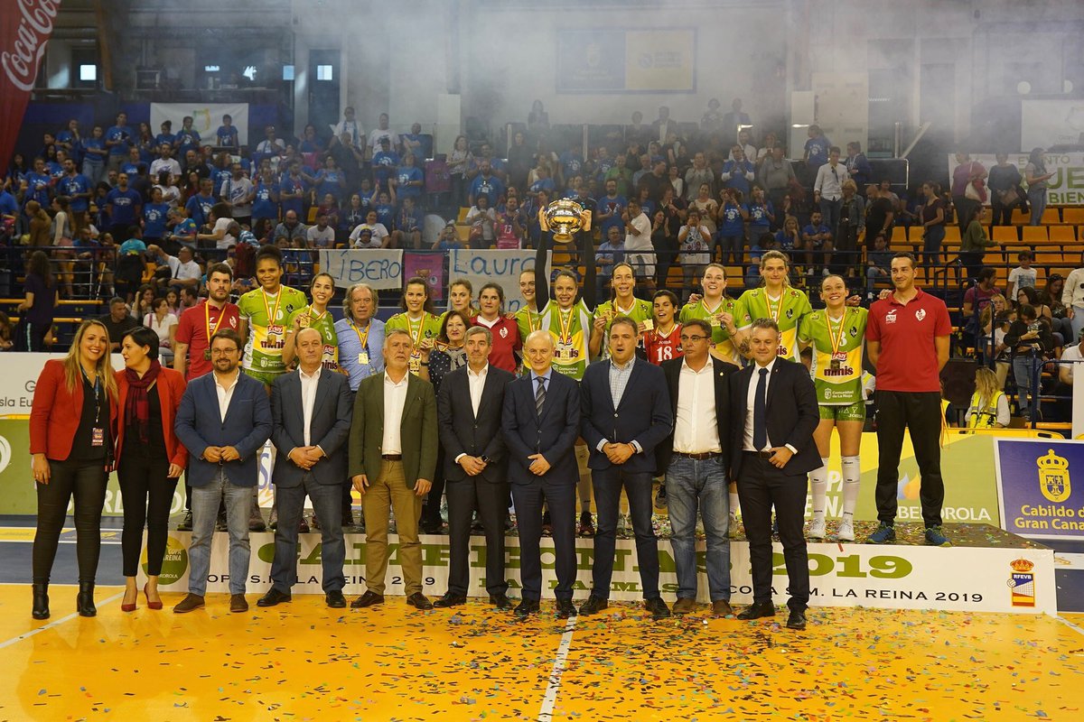 cvalmeria's tweet photo. Queremos dar la enhorabuena 🎊🎉🍾 a @VoleibolLogrono tras proclamarse Campeonas de la Copa de S.M. La Reina 👑!!
También a @CVHaris, espectacular torneo realizado!
💚 #VamosVerdes!
🏐 #SomosVoleibol
🤝 #SomosEquipo
🏆 #CopaReinaVB #CopaSFV https://t.co/KO2nYGmX1R