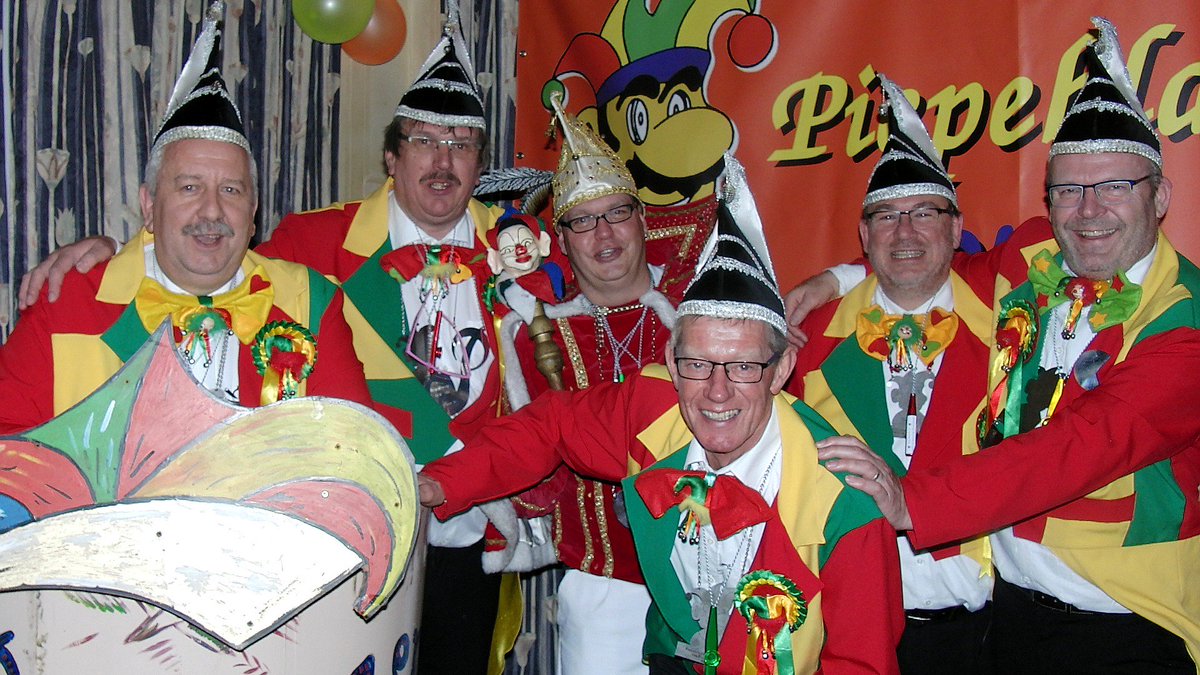 #Piepeblaozers #Carnaval
#Prins Harm de Eerste met de #Raod van (de h)#Elf
Binnenkort volgen de foto's