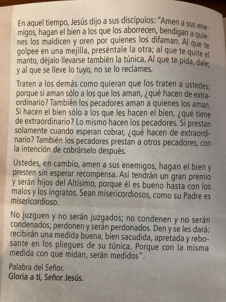 FelipeCalderon's tweet photo. “Traten a los demás como quieran que los traten a Ustedes”. El evangelio de hoy es de Lucas. Gran mensaje, aunque complicada la tarea, ciertamente. https://t.co/UCYjCu3eRL