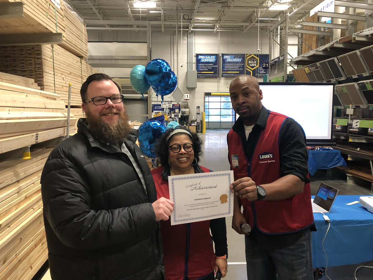 DeborahLMitche2's tweet photo. Lowe’s Store 713 Bloomfield.  All-Store Meeting - Obsessed - Good to Great! https://t.co/Rb7uUcllqo