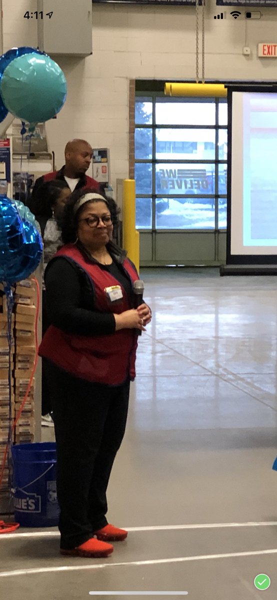 DeborahLMitche2's tweet photo. Lowe’s Store 713 Bloomfield.  All-Store Meeting - Obsessed - Good to Great! https://t.co/Rb7uUcllqo